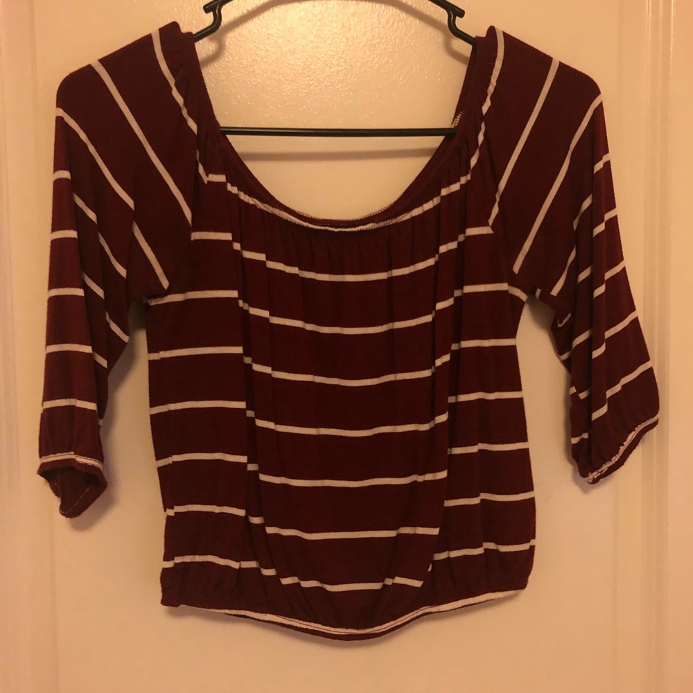 Red crop shirt, shoulders out